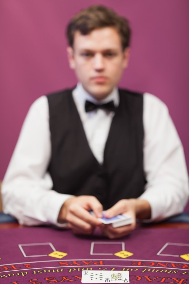 Ilustrasi peringkat kartu Three Card Poker dari Straight Flush hingga High Card